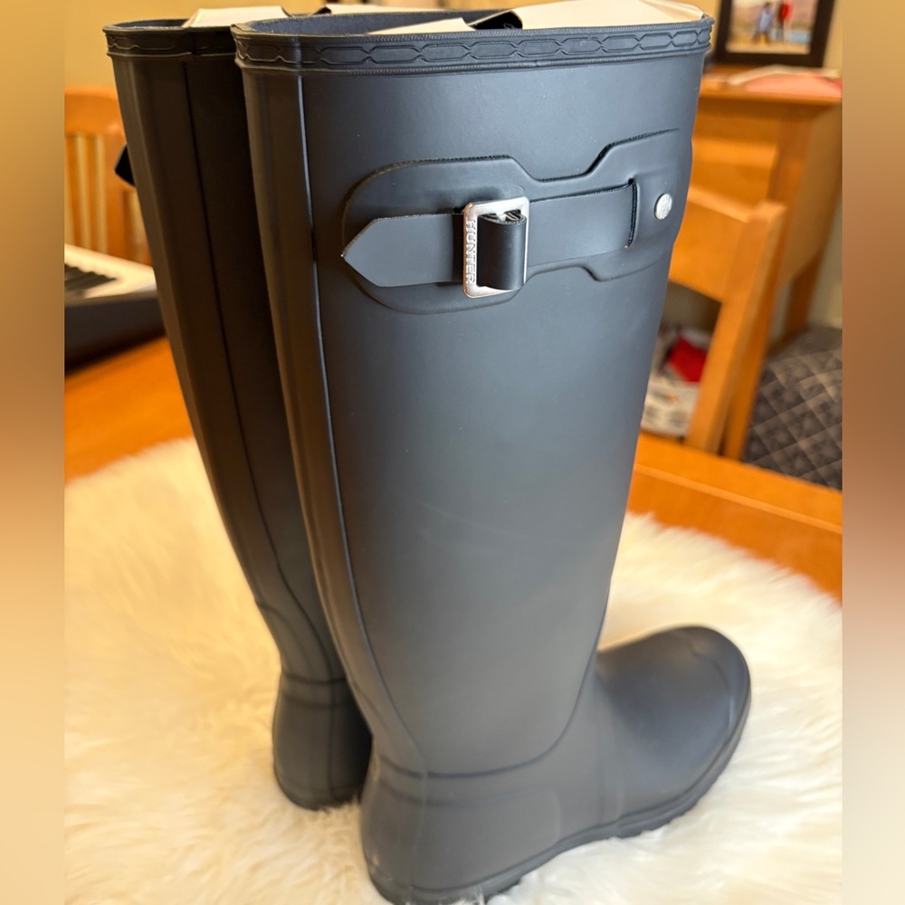Hunter Women’s Matte Navy Blue Original Tall Rain Boots - Picture 3 of 10